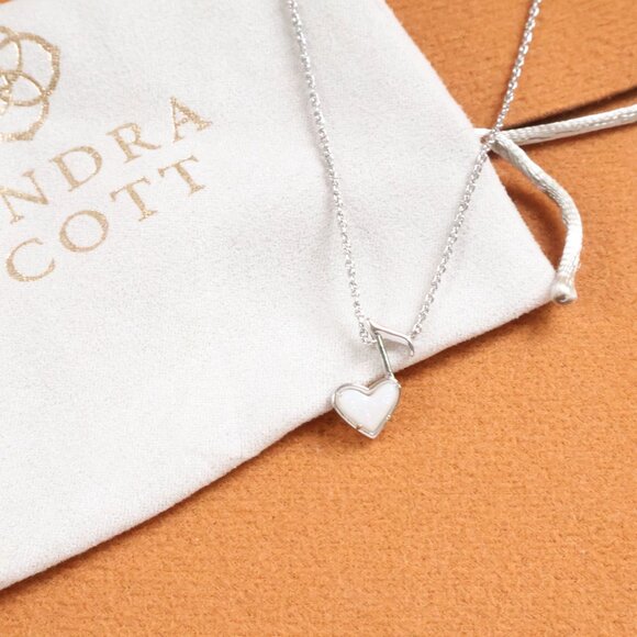 Kendra Scott Ari Heart Music Note Drusy Necklace Silver - Picture 3 of 3